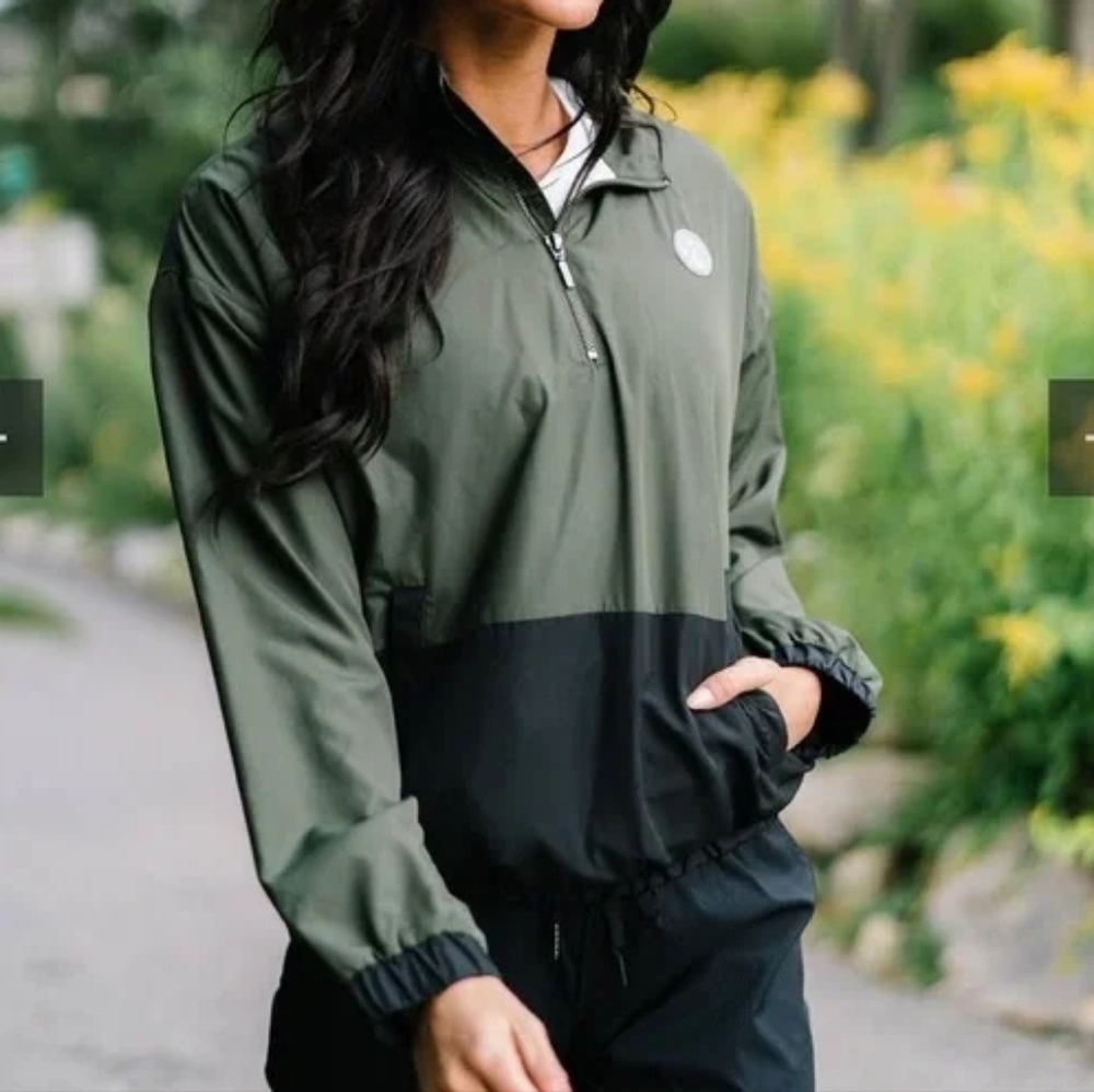 Zyia Active Green Forest Pullover Size Medium